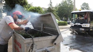 Bayraklı nın sokaklarında yaz temizliği