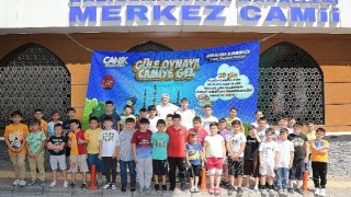 Canikte Camiye Gelen Çocuklar Hediyelerin Sahibi Olacak