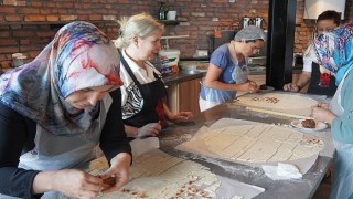 Ödüllü mantı bükme yarışması Keçiören'de düzenlendi