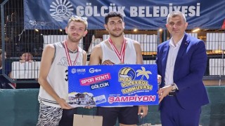 Plaj voleybolu turnuvası çekişmeli müsabakalar ile tamamlandı 