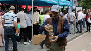 Büyükşehirden Cumhuriyet Bulvarında aşure ikramı