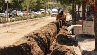 Elmalı merkezdeki su boruları yenileniyor