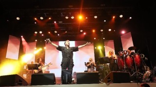 Emre Altuğun Coşkulu Performansı ile Festival Maratonu Başladı