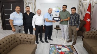 Esat Öztürkten işçilere zam müjdesi