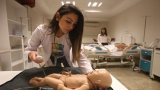 Prof. Dr. Arif Aktuğ Ertekin “Teorik bilgilerin uygulama eğitimleri ile bütünleştirilmesi esastır”