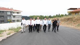 Yeniceköy Mahallesinde Yol Kaplama Çalışmaları Sürüyor