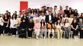 Başkan Dündar, üniversiteyi kazanan öğrencilerle buluştu