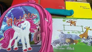 Bayraklı Belediyesinden öğrencilere kırtasiye desteği.