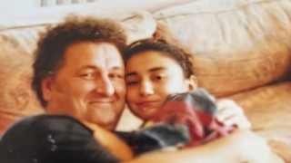 Evrencan Gündüz, Babasının Şarkılarını Yeniden Seslendirme Geleneğini Sürdürüyor: