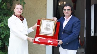 İzmir;in Kurtuluş Gününde DEÜye Anlamlı Emanet: Asırlık Türk Bayrağı ziyaretçilerini bekliyor