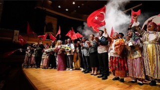 İzmirli muhtarlar Cumhuriyet&#39;in 100üncü yılı için yeniden sahneye çıktı