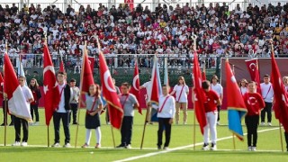 Aliağa Cumhuriyet İçin Atatürk Stadına Koştu