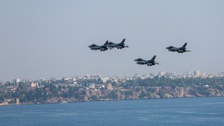 F-16;lardan Antalya semalarında muhteşem gösteri
