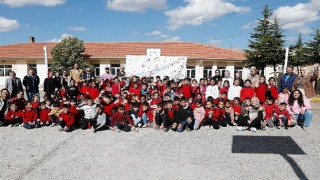 Nevşehir belediyesi: Gönüllüler çocuklarla birlikte okullarda cumhuriyetin 100.yılını kutladı