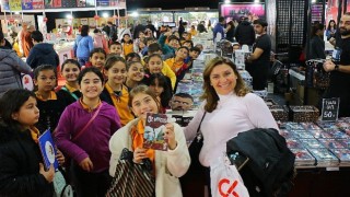 13. Antalya Kitap Fuarı&#39;na Vali Şahin&#39;den ziyaret 