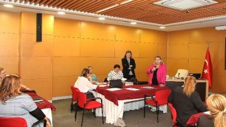 Antalyanın kadın muhtar ve adayları eğitimde buluştu 