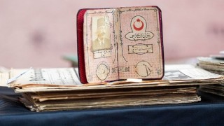 Atatürkün imzaladığı “Mebus Defteri” İzmir Büyükşehir Belediyesi arşivine kazandırıldı