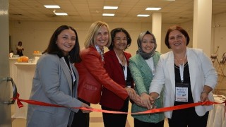 Ege Üniversitesinde ebeliğin tarihi konuşuldu