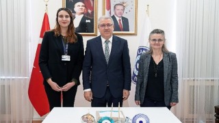 Egeli tıp öğrencisi Ceren Yürümeze uluslararası alanda önemli iki görev