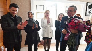 Öğrencilerden Başkan Topaloğluna Öğretmenler Günü sürprizi