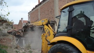 Osmangazi Belediyesi: Metruk binalar bir bir yıkılıyor