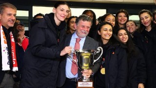 2023 fıvb dünya kulüpler şampiyonu eczacıbaşı dynavit, istanbul havalimanında medya mensuplarıyla buluştu