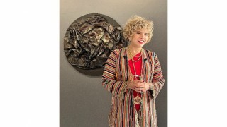 Çağdaş Ebru Sanatçısı ve TOÇEV Kurucusu Ebru Uygundan Yeni Sergisi “Metanoya”ya Renkli Açılış   