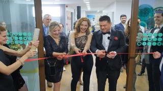 Dermatolog Dr. Emel Polat Yeni Kliniği Clinique Beaute' Ve ReGen Up-Lifeın açılışını dostlarıyla birlikte gerçekleştirdi
