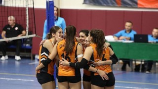 Eczacıbaşı 2. Lig Voleybol Takımı Kazanmaya Devam Ediyor