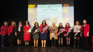 Kadın yazarlar ödüllerine kavuştu