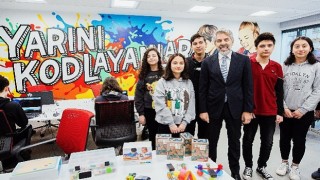 ”Yarını kodlayanlar” gençleri yapay zeka ile buluşturmaya devam ediyor