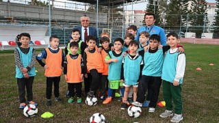 Başkan Topaloğlu, geleceğin futbolcularıyla bir araya geldi