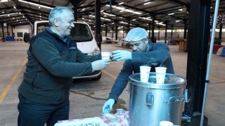 Büyükşehirden Kartepede pazarcıya sabah çorbası