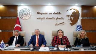 EÜ;de YÖK raporunda dereceye giren birimler ödüllendirildi