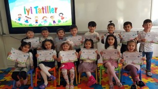 Milas Belediyesi çocuk oyun evinde karne heyecanı