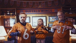 Happy People Project üsy üste ikinci sene Super Bowlda. Bu sene Circus da takımda!