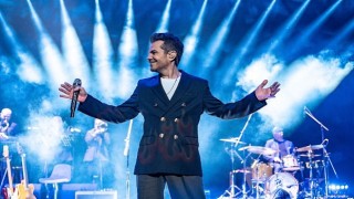 Kenan Doğulu, “İhtimaller” Caz Konseriyle En Sevilen Şarkılarını Bursalılar İçin Seslendirdi