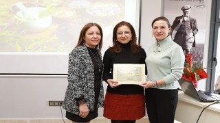 Kursiyerler Sertifikalarını Filiz Başkanın Elinden Aldı