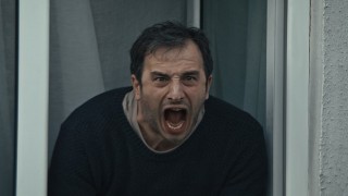 Netflix, Berkun Oya İmzalı Mini Dizi Kuvvetli Bir Alkışn Resmi Fragmanını Paylaştı