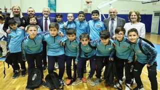 Nilüfer Belediyesi amatör sporcuların yanında