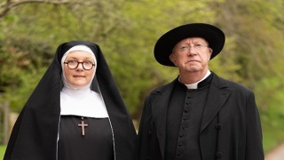 Popüler Suç Draması Peder Brown Yine Çok Hareketli