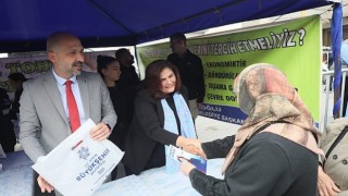 Aydın Büyükşehir Belediye Başkanı Özlem Çerçioğlu, Ata Tohumlarından üretilen fidelerin dağıtımını Sökede gerçekleştirdi