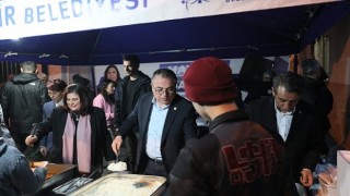 Aydın Büyükşehir Belediye Başkanı Özlem Çerçioğlu, Efeler ilçesinin Kemer Mahallesinde vatandaşlarla iftarda buluştu