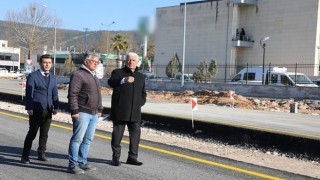 Başkan Gürün Menteşede Devam Eden Yol Çalışmasını İnceledi