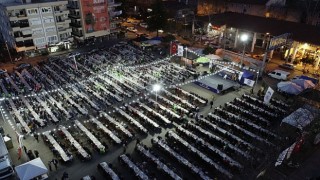 Efes Selçuk Belediyesi Ramazan ayının ilk gününde iftar sofrası kurarak toplumsal dayanışma örneği gösterdi