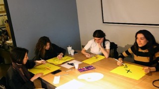 Gençler Kendi Mürekkep Testlerini Hazırladı