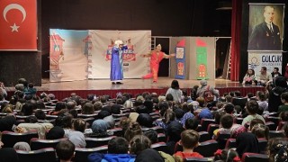 Gölcük Belediyesi tarafından düzenlenen “Ramazan Ayı Çocuk Şenliği” etkinlikleri; Kervansaray Kültür Merkezinde, çocukların yoğun ilgisiyle başladı