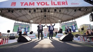 İstanbul Büyükşehir Belediye (İBB) Başkanı Ekrem İmamoğlu, Beylikdüzü Belediye Başkanı Mehmet Murat Çalık ile Beylikdüzünde halkla buluştu