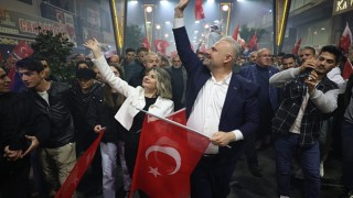 Menemende Muhteşem Kortej