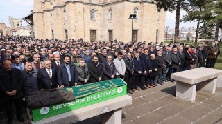 Nevşehir Belediye Başkanı Dr. Mehmet Savran, hafta sonu hayatını kaybeden iş insanı Necmi Cantekinin cenaze törenine katıldı